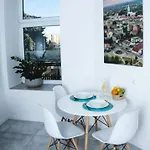 Magic Place Parking, Air Conditioning, Self Check In Apartment *