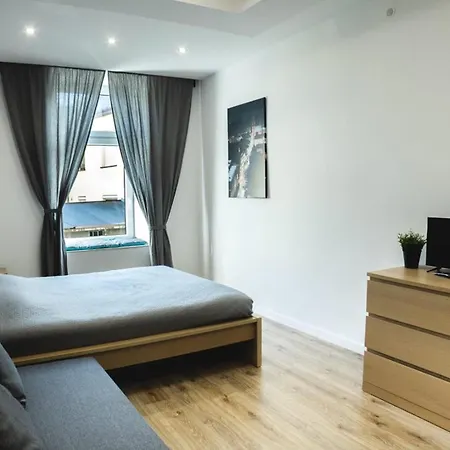Magic Place Parking, Air Conditioning, Self Check In Apartment
